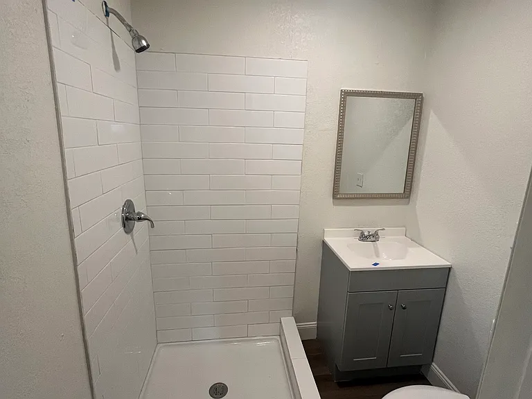 676 E Mark St — Photo 9