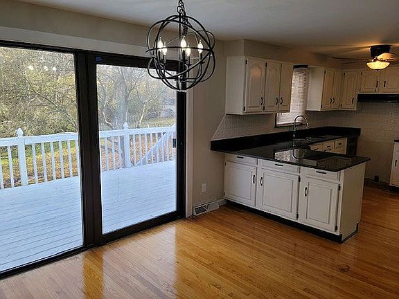 4th image of 2215 Cloverdale Dr
