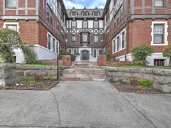2nd image of 701 Locust St #17