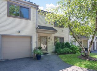 1402 Hunters Run, Dobbs Ferry, NY 10522