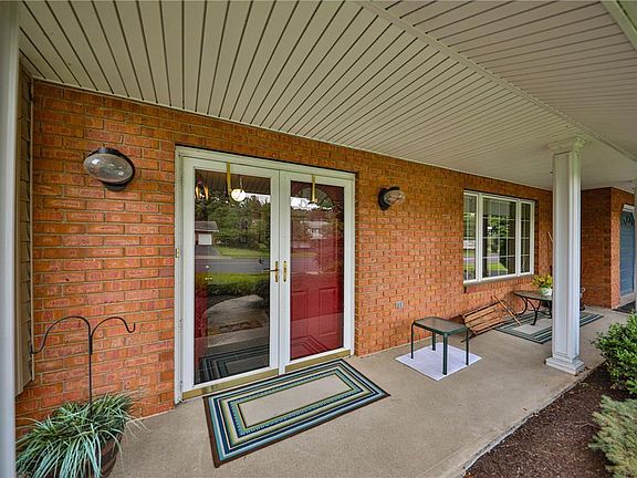 3rd image of 366 Johnston Dr
