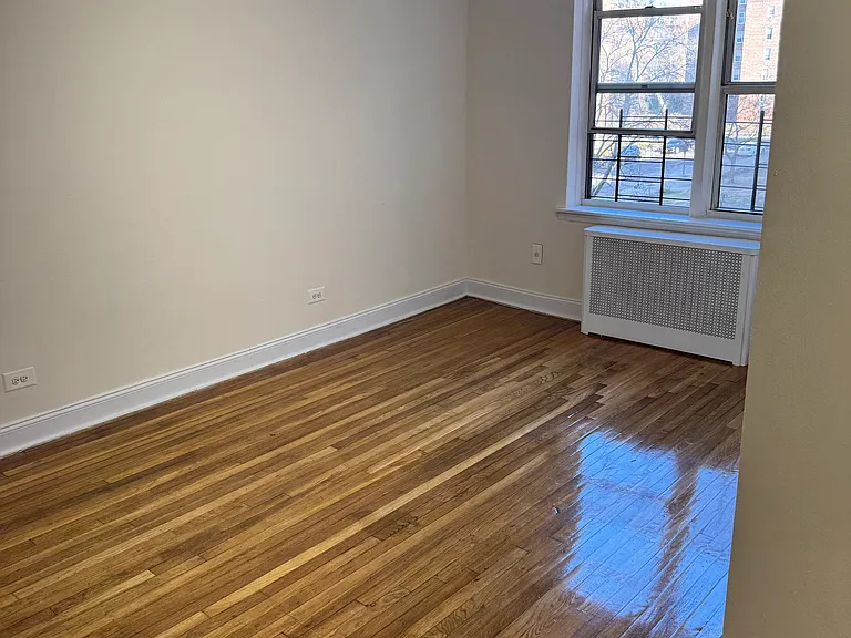 2070 20th Ln #4G — Photo 2