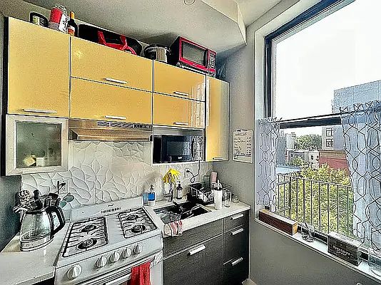 3rd image of 160 Quincy St #4R