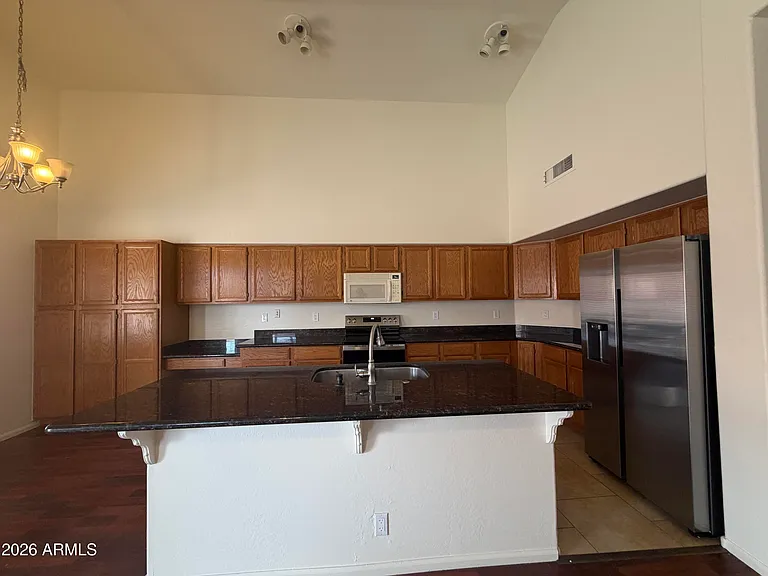 908 N Gregory Pl — Photo 8