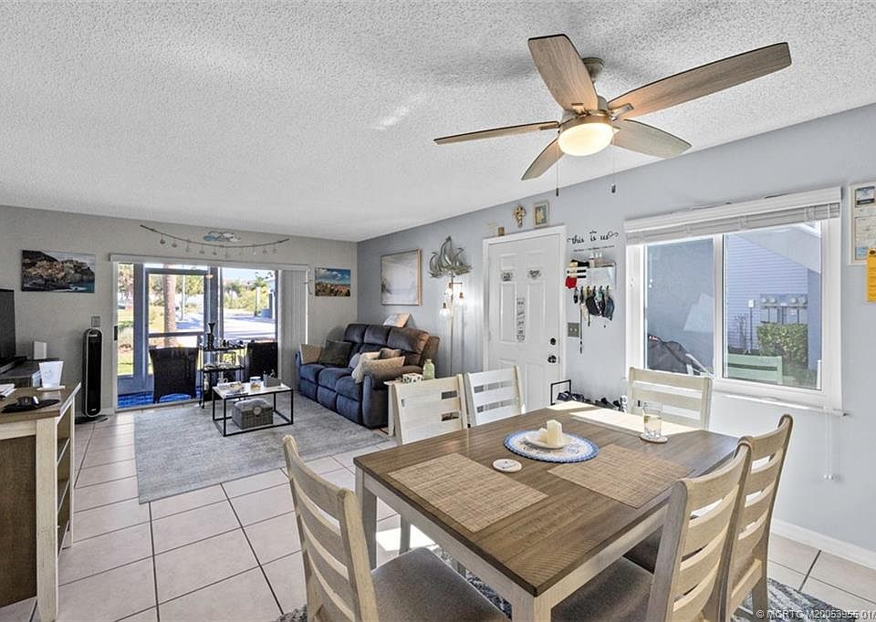 1st image of 142 SE Village Dr