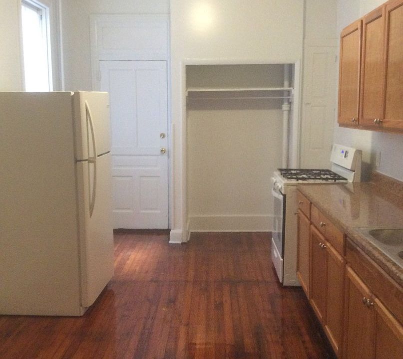 1st image of 612 W Princess St #1