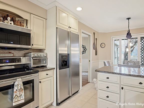 5th image of 890 Shoreline Rd