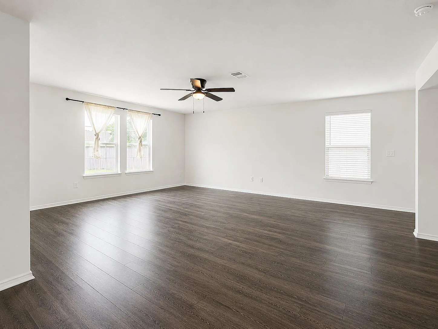 3 bed, 2.5 bath, 1665 sqft, $1,925 — Photo 2