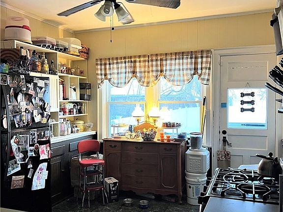 4th image of 50 Heward Ave