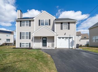 24 Meadowood Rd, North Andover, MA 01845