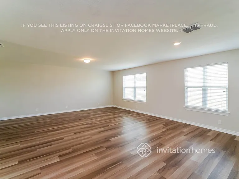 8907 Taylor Grv — Photo 2