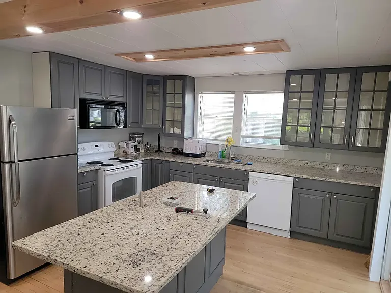 32 Western Ave — Photo 2