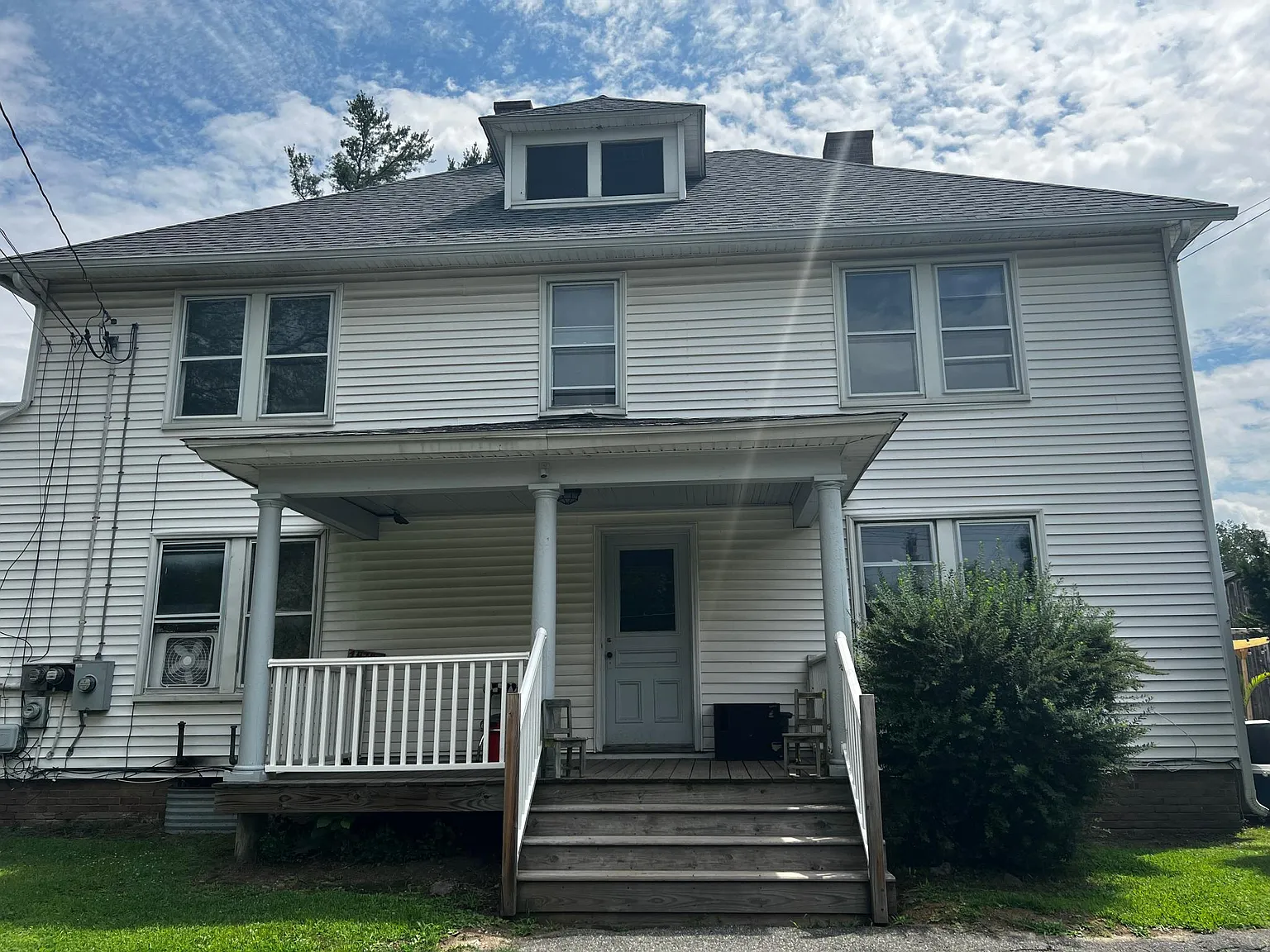 1434 N Main St — Photo 2