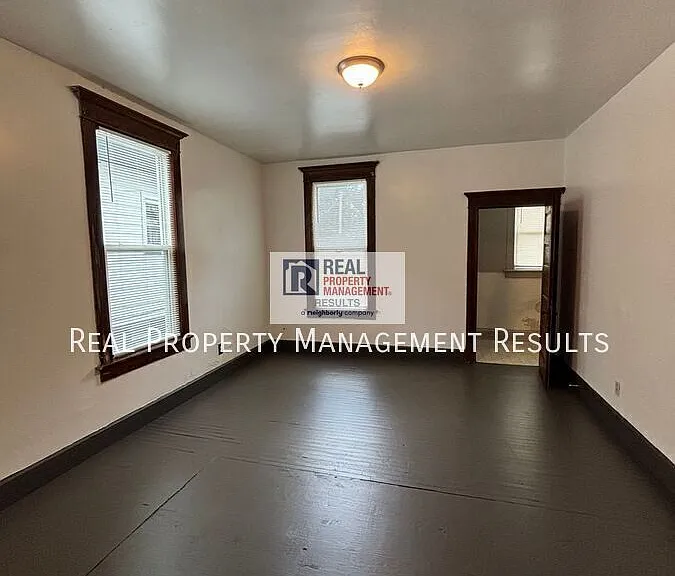 815 E Gum St — Photo 5