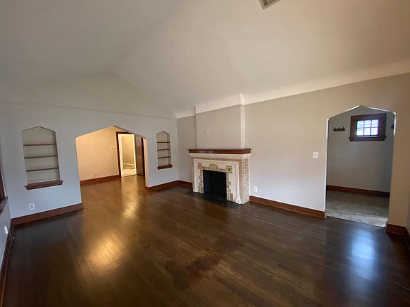 Living Room with fireplace