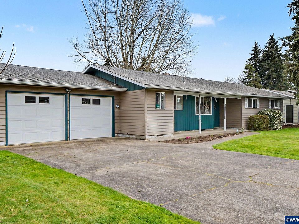1st image of 555 Sacre Ln N