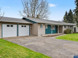 555 Sacre Ln N, Monmouth, OR 97361