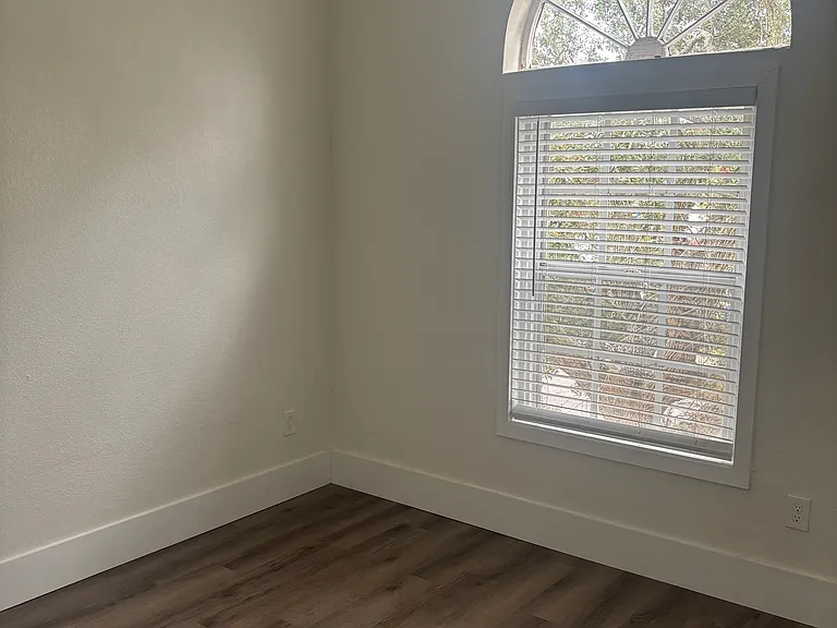 101 W Court St #A — Photo 14