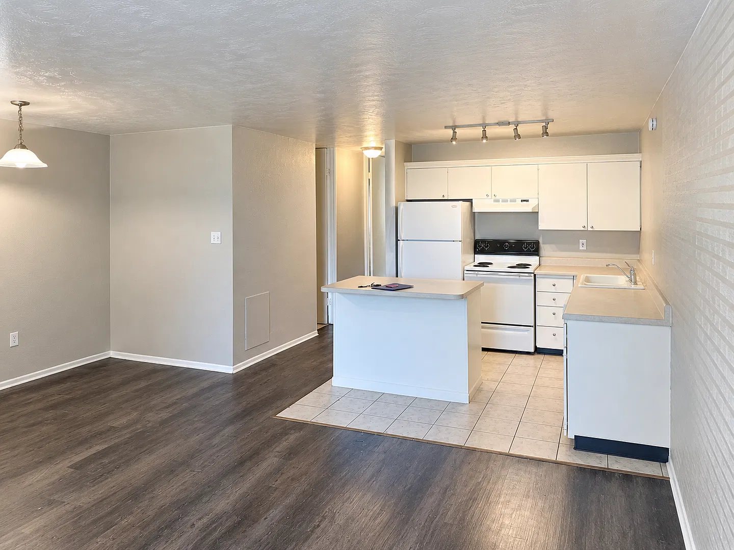 5360 S Elati St — Photo 1