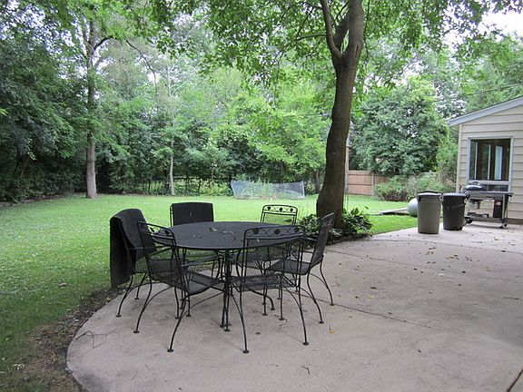 3rd image of 340 Taft Ct