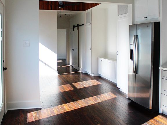 entrance/kitchen