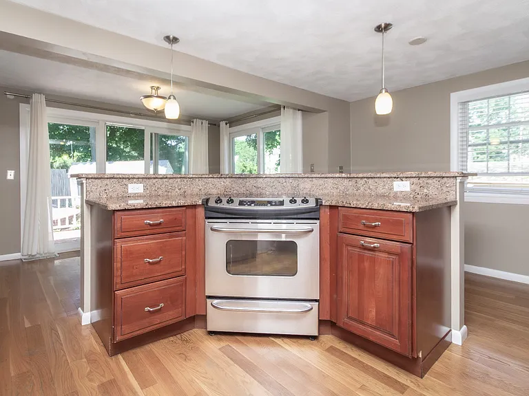 32 Hamilton Rd — Photo 10