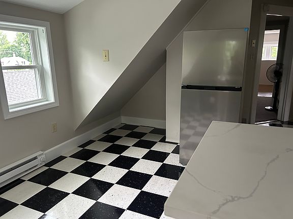 4th image of 128 Raymond Rd Floor 3