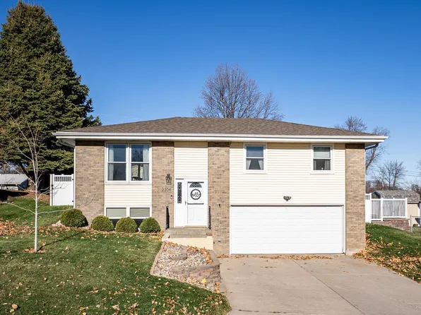 2304 Belmont Dr, Norfolk, NE 68701