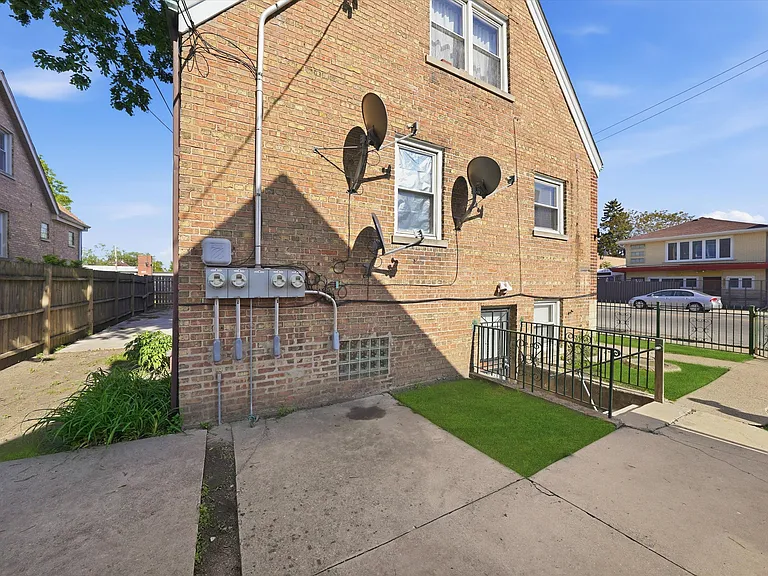 7058 S Fairfield Ave #G — Photo 16