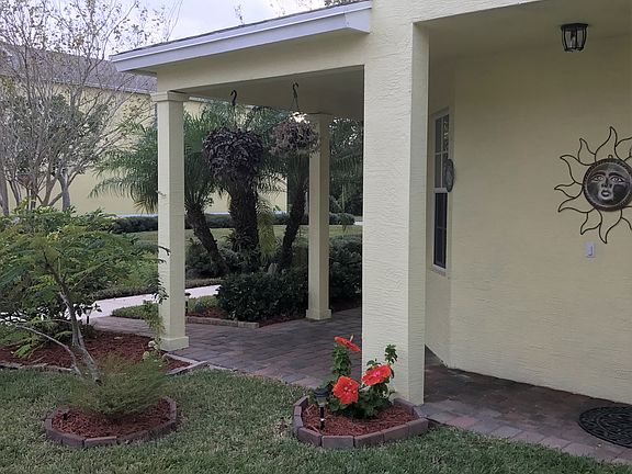 4th image of 1919 SE Oldsmar Dr