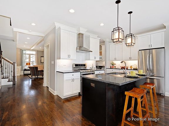 3rd image of 6621 N Oconto Ave
