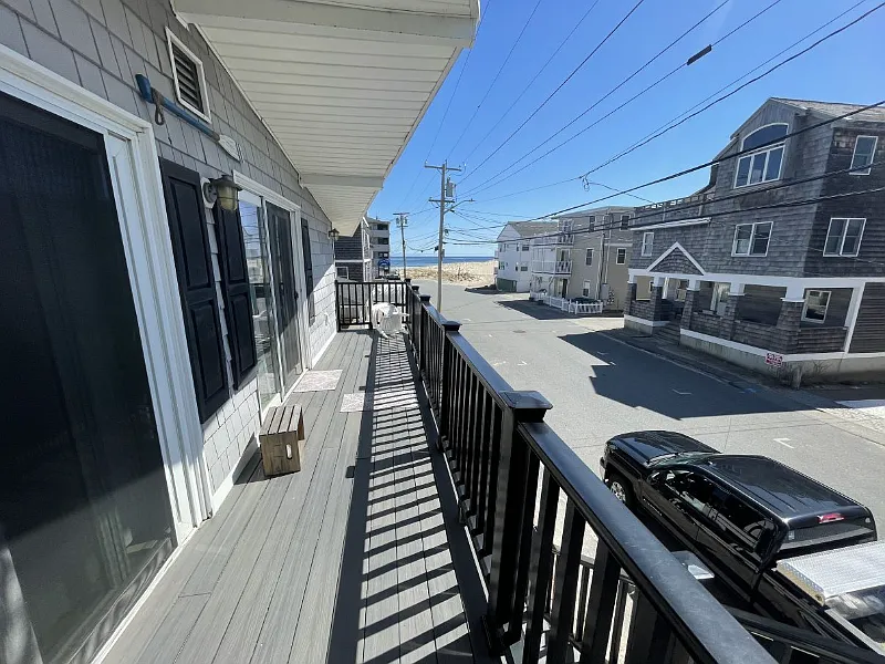 4 bed, $2,200 — Photo 2