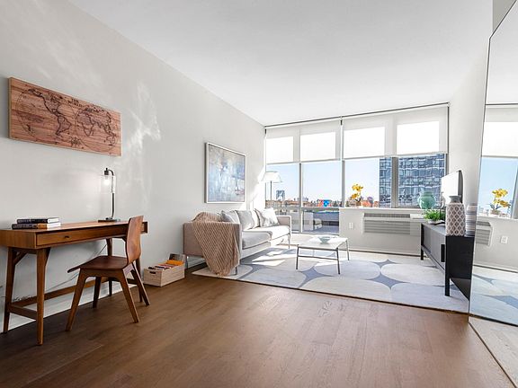 5th image of 2020 Hudson St #1