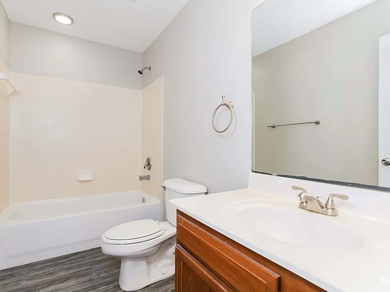831 Harbor Pl — Photo 12