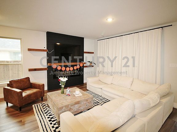 2nd image of 218 Mockingbird Dr