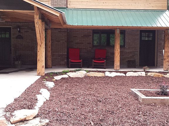 front yard apt entrance