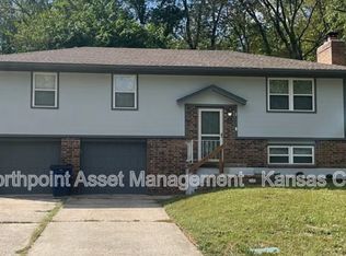 313 SW Shamrock Ln, Blue Springs, MO 64014
