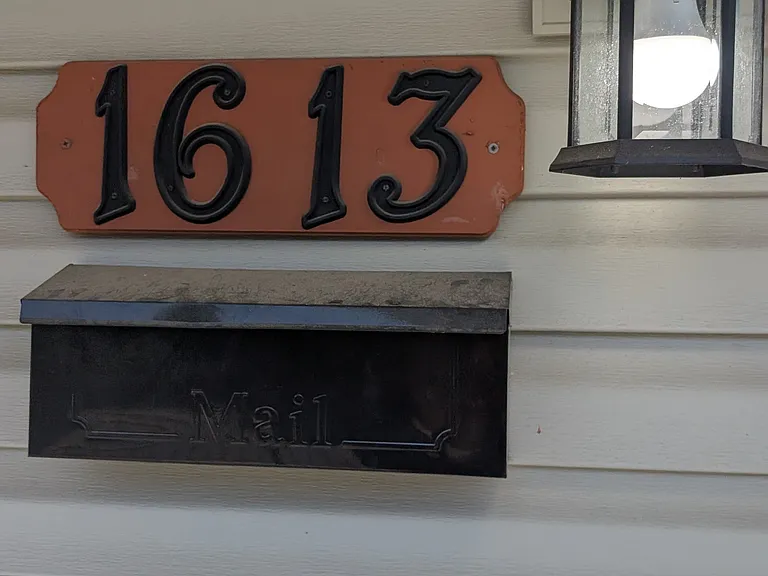 1613 Monteiro Ave — Photo 2