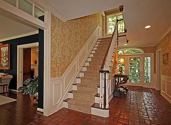 4th image of 7 Summerfield Cir