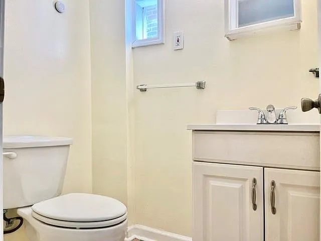 3 bed, 1.5 bath, 1200 sqft, $1,600 — Photo 4
