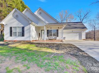 414 Summer Ridge Dr, Stanley, NC 28164