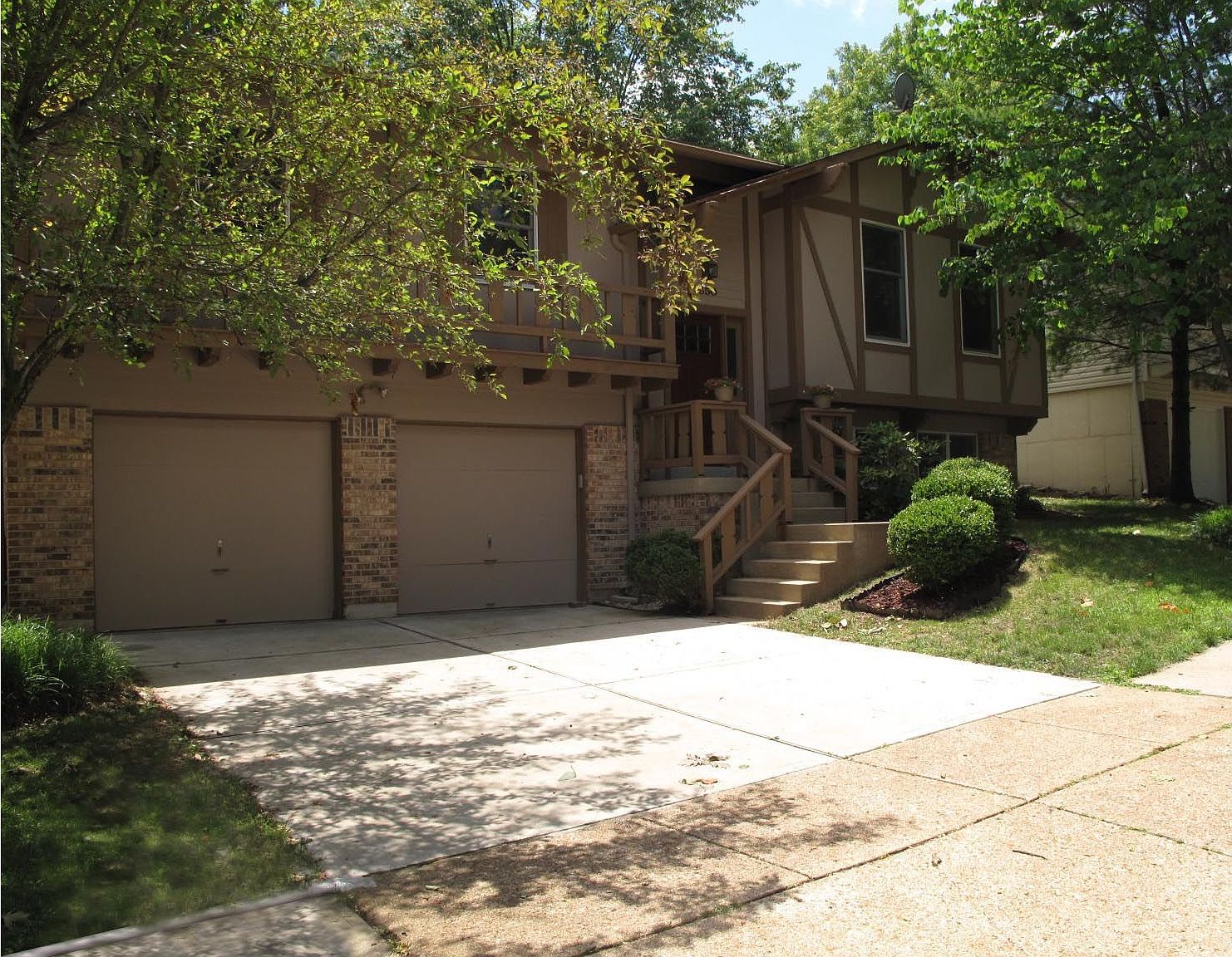 550 Treetop Village Dr, Ballwin, MO 63021 Zillow