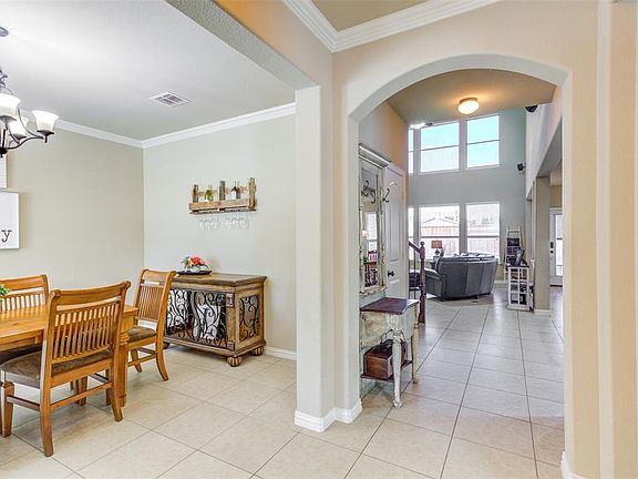 4th image of 327 Deaton Dr