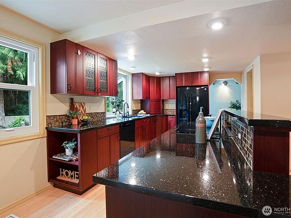 4th image of 13241 Silverhill Place NW