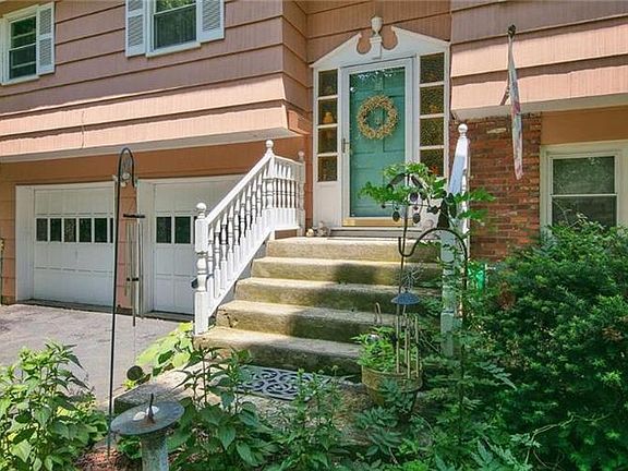 5th image of 70 Freedman Ave