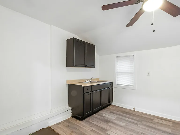 1361 E 45th St #D — Photo 12