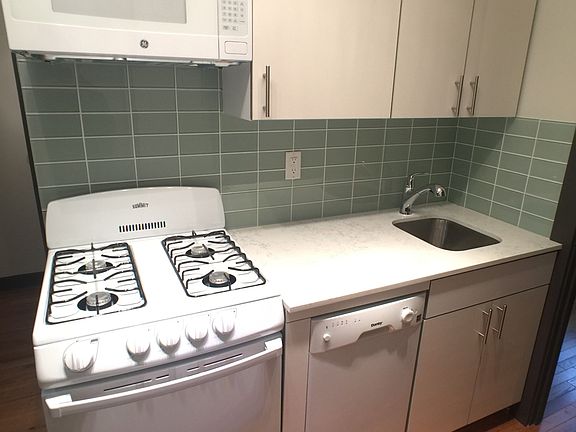 4th image of 102 Saint Marks Pl #1