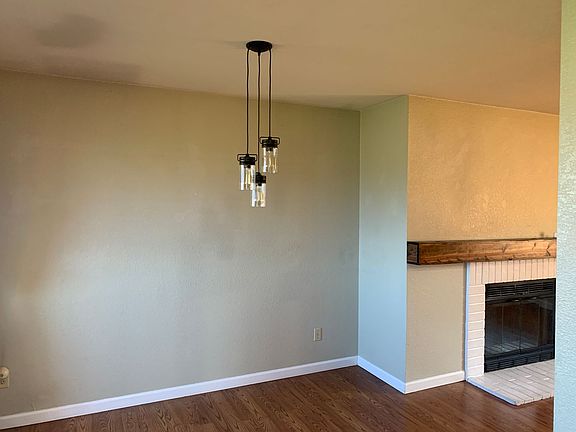 4th image of 2221 Renwick Ln