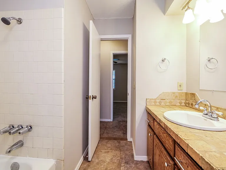 1074 Dover Mansion — Photo 15