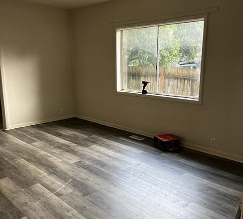 4th image of 1075 Rural Ave SE